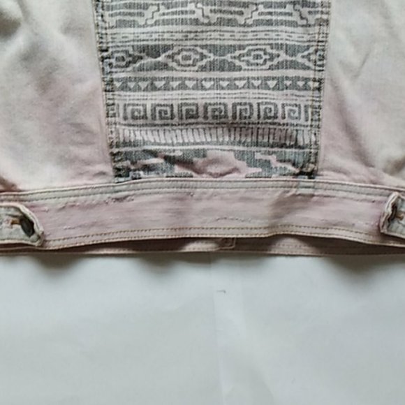 Lightly Distressed Ombre Lightwash Aztec Accent Cotton Jean Vest - Medium - Picture 7 of 9